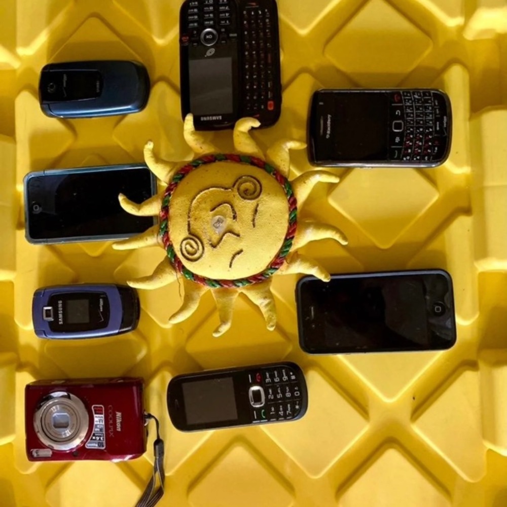 Lot of Vintage Cell Phones  for the collector or repair. All phones are as is.